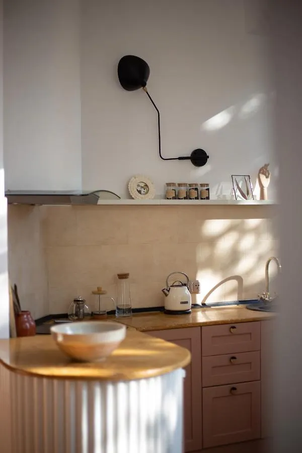 Peaceful Bohemian Apartment - Best Location Tbilisi 0*,