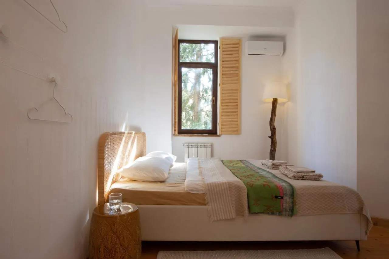 Peaceful Bohemian Apartment - Best Location Tbilisi 0*,