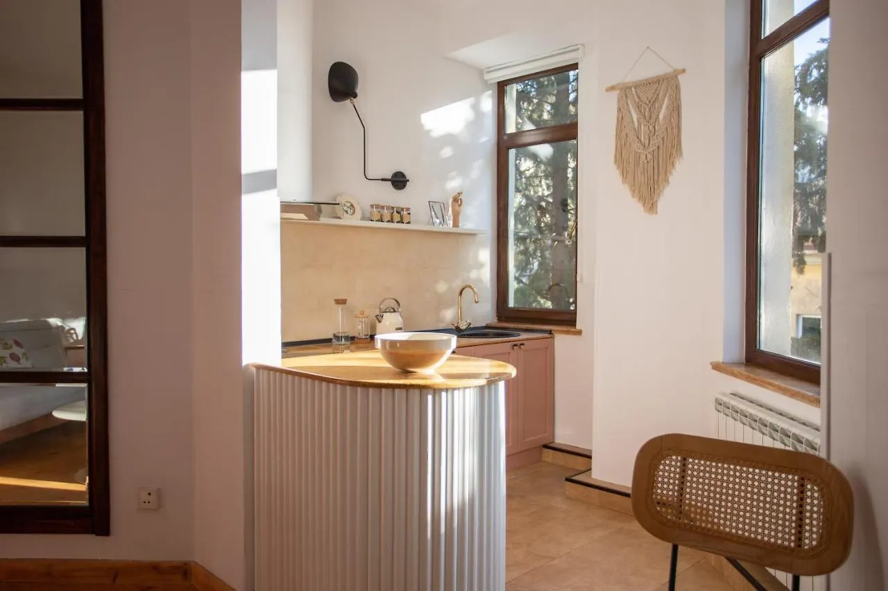 Peaceful Bohemian Apartment - Best Location Tbilisi 0*,  Gruzie